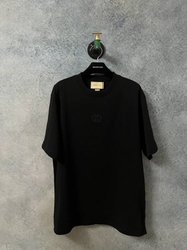 size S M L Xl 黑 白两色 男女同款1 G家G*Cci 古驰 互扣式双G刺绣贴饰开叉半袖T恤衫 经典款百搭减龄款 纯棉制品建议干洗或反面洗衣袋包裹冷