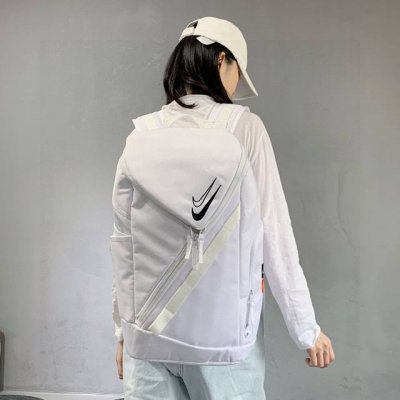 nike耐克杜兰特双勾刺绣双肩包大容量篮球包男女同款 大勾Logo刺绣定制非常立体饱满 包包特别厚实 既耐磨又耐用 整体细节非常好 容量大内置电脑夹层 多个储物