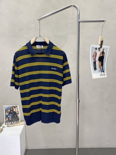 Miumiu缪缪独家专供新款原单男士休闲短袖 高端定制 高版本 时尚百搭爆款进口面料 手感超柔软细腻 穿着亲肤舒适 高端精品 代工厂p精细做工 上身非常赞 男士