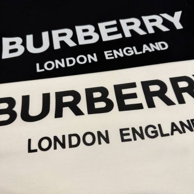 burberry 巴宝莉春夏新款经典大Logo情侣短袖 穿上就是舒适自在 减龄又显瘦的存在，慵懒而随性，结合干净简单的色系就特别耐看，适合日常穿着～复古标识 显