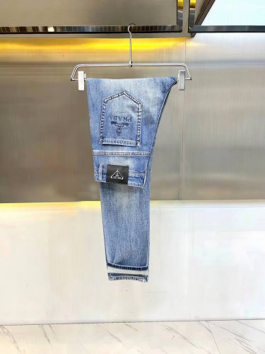 主推.长期有货 普拉达 高品质 2025官网高端新品原单少数帅爆牛仔裤，百分百原单 百搭神器！今年最新流行的风格设计款式，采用进口棉花制作成的单宁布，上身舒适，