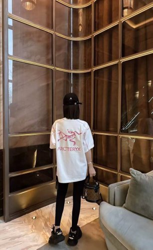 品名：始祖鸟 Arc'teryx 24Ss 明线拼接三针五线工艺印花新款Logo宽松男女同款圆领短袖T恤 版型；宽松版 颜色： 白粉色-黑粉色-白灰色-黑黄色