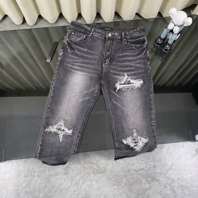 重磅Amiri破洞贴布牛仔裤高街修身牛仔裤做旧破洞高街修身牛仔裤长裤-顶级品质 简介： Amiri音译为埃米尔，是创始人的名字，Amiri的创始人Mike Am