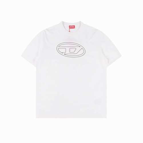 diesel 迪赛 24Ss 大Logo浮雕压花短袖 diesel25新款Oval D Logo立体字母标志短袖T恤 宽松休闲的日常穿着方式 营造了简约的风格