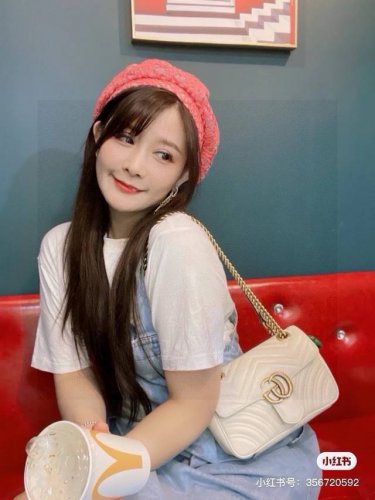 小号 中号 Gucci 古驰 Marmont Gucci家的性价比之王 Marmont，一个包包如果短时间内人手一个，那叫街包，如果几年了依然那么火，那就是经典