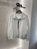 P330Louis Vuitto*2025新品上架 提花翻领拉链外套 定制Yb进口丝棉材质 舒适软糯 穿搭洋气 翻领拉链外套剪裁 拉链开襟设计随意调节 通体满铺