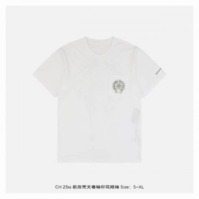 chrome Hearts 克罗心 25Ss 前后梵文卷轴印花短袖 面料采用的是32支精梳棉，是用特伦机织造的平纹面料体纹路细腻， 整衣顺滑有弹性，印花采用胶