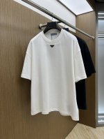 Pd Ss夏装新品 专柜在售 最新系列图案Logo短袖T恤 必须人手一件的节奏！ 进口顶极精梳棉面料，极为亲肤舒适 摸上去非常的细腻，质感很好，完美体现立体感