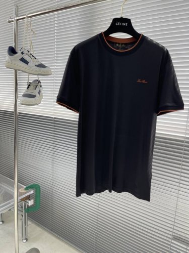 loro Piana 25Ss新款圆领T恤 顶级品质，辅料全部原版定制出品，贸易公司真品订单。高级定制进口面料，以天然植物纖維提炼出来，比一般棉织物轻薄 手感柔