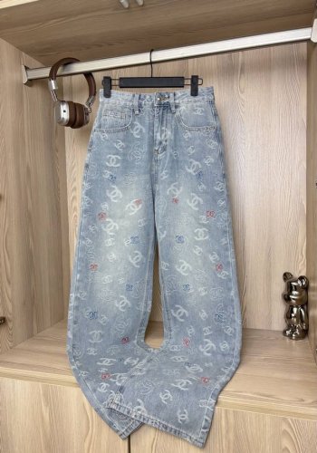 款号:Dc 95# 香奈儿Chanel彩虹立体磨破满印提花刺绣牛仔直筒裤 重磅推荐香奈儿牛仔裤 复合面料质感好 舒适不紧绷穿着舒适无束缚感 显高显瘦巨好穿 自带
