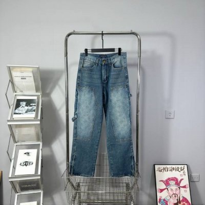 供 Louis Vuitton 路易威登 浮雕压花拼接牛仔裤 Lv钢印伐木裤 重工水洗做旧 拉链款 牛仔界的顶级天花板 重磅来袭，最为值得关注的爆款系列，真正的