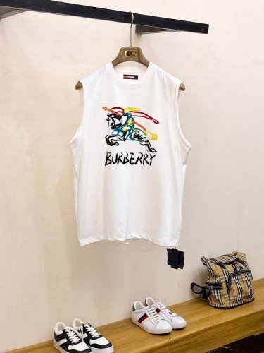 直 品牌 Burberry 巴宝莉 2025夏季新品背心T袖 经典简约款式 任何人都可以轻松驾驶 进口定制丝光棉面料 手软舒适有型 吸汗透气 ，胸前经典品牌字母