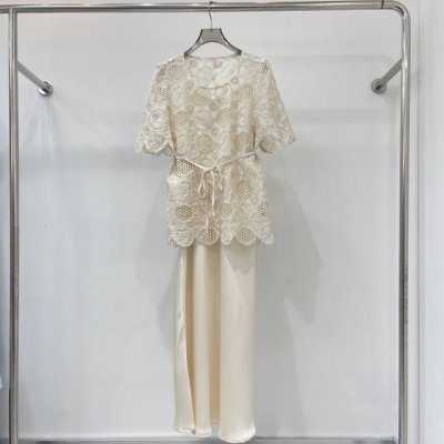 新款蕾丝两件套套装，独家原版定制！专柜品质！修饰脸型甜美可人，完美和谐，女神必备款！ 一色Sml
