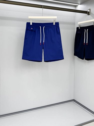 kito2025春夏新品短裤，以经典色调彰显低调奢华。松紧腰头搭配抽绳设计，兼顾舒适与时尚，可随心调节。利落的版型，修饰腿部线条，简约又大气。精致的品牌标识Lo