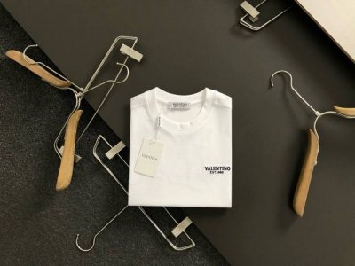 Vitn*合身版型M-Xxxl 25春夏顶级白色肩部拼接款字母印花融合刺绣Logo重磅经典短袖，精致工艺专柜面料，顶级元素融合打造，经典短袖3标齐全，潮男时尚，