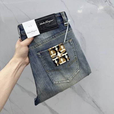 ferragamo 菲拉格慕 高端定制、2025早春薄款最新款牛仔裤 柜台同步发售 小直筒版型，进口固色面料 原版定制复刻 客供五金辅料 原单品质 重工洗水 做