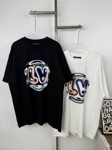 款号X54 Louis Vuitton 路易威登涂鸦字母印花Logo标识T恤短袖 定制280克同缸染面料手感非常舒服春夏砖柜同步 时尚又个性超级百搭好看男女都非