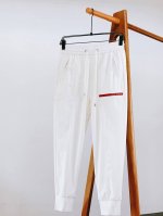prada 普拉达 2025Ss春夏新品 时尚抽绳休闲裤，渠道精品，宽松体常规设计裁剪,兼具个性时尚范儿,与生俱来的不平凡！客供顶级梭织面料，极为细腻的油润质感