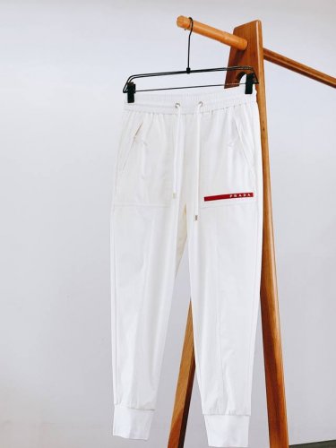 prada 普拉达 2025Ss春夏新品 时尚抽绳休闲裤，渠道精品，宽松体常规设计裁剪,兼具个性时尚范儿,与生俱来的不平凡！客供顶级梭织面料，极为细腻的油润质感
