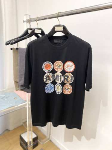amiri、2025最新款短袖T恤，帅气时尚，胸前顶级印花图案字母Logo，简约百搭款。面料棉 不仅挺括，保持潮流的廓形，又穿着舒适，纱织更细腻，码数M-3Xl