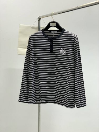 Loewe 罗意威，2025春季最新款，专柜同步有售，原单狠货，时尚休闲圆领长袖T恤，上身很有特点！吸睛而有亮点，进口原版面料，顶级刺绣工艺字母图案装饰Logo