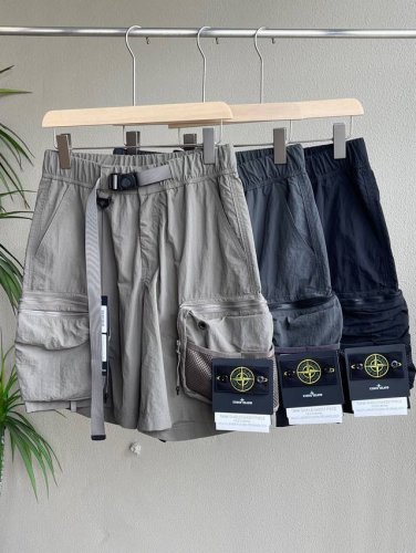 上新 石头岛25Ss夏季新款刺绣徽章Logo工装短裤，三色可选，经典百搭永不过时系列，绝佳出行穿搭必备百搭单品 夏天潮Cool达人必备神器 简单大方加上工装大口