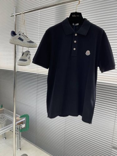 Mon 25早春夏新款polo短袖，这款polo衫采用高端棉质珠地面料制成，胸前饰有蒙家标识贴片，贝壳纽扣刻有蒙家英文字母，原版1:1开发，三标齐全，商务休闲，