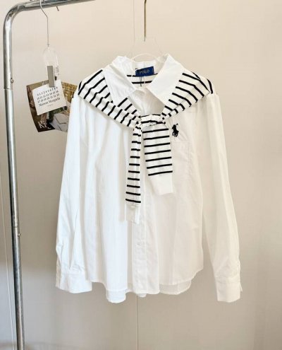 品名：Ralph Laur*N 拉夫刺绣战马假两件披肩衬衫 尺码：S.M.L 颜色：白色 独家的拉夫假两件小衬衫呼声太高了，很特别的一件衬衫外套，自带韩系慵懒感