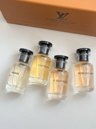 路易威登香水套盒～超值30Ml*4 均带喷头～超级实用！Lv香水礼盒 天猫国际可扫码 味道：风中玫瑰、依靠、破晓、巅峰