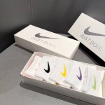 Nike耐克春夏新款马卡龙女士盒装短袜，最Ni穿搭小物髦时Girl必入五双礼盒装，内置五双不同配色短袜 现货秒发！！超火爆款式，老粉赶紧抢，对于时髦人士来说袜子