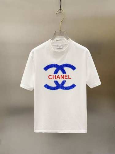 Chanel 2025春夏新款首发专柜最新款短袖圆领T恤 高端订制 设计前卫时尚！品牌Logo重工艺设计 高端定制丝光长绒棉面料.手感柔软.穿着舒适.专柜级别精