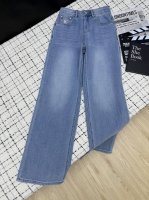 louis Vuitto*25Ss 里面满身Logo印花浅蓝色牛仔裤 复古的浅蓝色洗水效果 很清爽 烧花Logo工艺 后袋金属Logo点缀 辨识度十足 时髦感在
