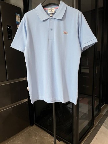 高端复刻 Lacost 鳄鱼 经典胸口小标刺绣Polo衫短袖T恤1:1 蓝 定制主标 辅料 水洗齐全 品牌精密刺绣标 领口翻领设计，经典百搭 正面胸前有鳄鱼刺绣