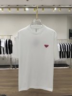 新品 prada 男士时装款圆领短袖T恤，贸易公司洋行货，高级限定款，25年春夏新品，明星级人气单品！ 客供埃及进口顶级面料，甄选尼罗河区域光照极好的上等棉花原
