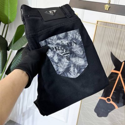 普拉达- 2025Ss蛇年春夏牛仔裤。原单1:1制作，日常必备的完美之选，简单大气亦时尚有型，定制进口丹宁面料 ，重工洗水工艺，做工复杂工艺精湛。轻松迎合四季需