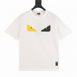 Fendi 芬迪 经典小怪兽胶皮眼睛短袖 夏季新品 小怪兽眼睛压胶印花圆领短袖T恤 下角加小扣子 后背硅胶字母Logo 定制32支280G纯棉面料，手感非常舒服