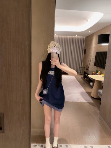 上新 Miumiu 缪缪 25Ss格子拼接连衣裙 配送包包～ 重工钉珠设计 ，裙摆格纹拼接～学院风 缪系女孩 颜色：蓝色 码数：Sml见尾图