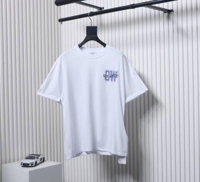 Off Ow White Ow蓝色箭头字母印花短袖 经典标志性箭头，残缺的箭头更体现个性，原版开模！全新代购级版本！原汁原味在这里只需零头即可满足！面料采用23