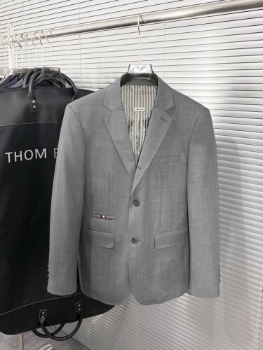 Tu 新品 Tb 桑姆 布*尼男士高级时装款羊毛单西 西服，洋行渠道臻品 早春秀场系列，官宣画册及官柜挂售款，非常明星级的一款单品， 高颜值且品型兼备的一款西装