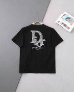130 高品质 dior/迪奥前后刺绣新款T桖！ 25Ss春夏新品，D家标识醒目Lood贴布字母， 采用32支260克双纱纯棉原版面料，磨毛处理更丝滑亲肤，重工