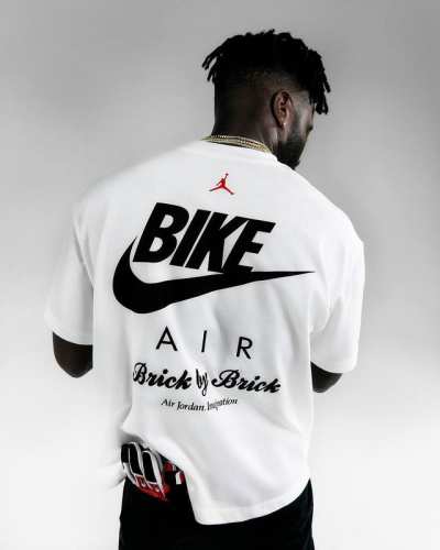 Jordan X Nigel Sylvester 联名款 Ss25 印花短袖T恤 男女同款 美版宽松版型 超帅的印花涂鸦万针刺绣工艺 上身超帅 原版版型偏短胖，