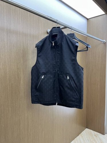 guc 2570春夏官网新款男士连帽马甲外套 高定专柜面料 透气舒适度高，细节无可挑剔，品牌元素设计理念，做工考究工艺复杂，专业代购级体现高品质。Lz手感细腻柔
