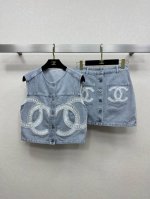 马甲 半裙 25Ss Chane *春夏新品 牛仔马甲搭配牛仔半裙 复古摩登气质时髦单品 双C刺绣 经典版型不挑人百搭少女减龄气质 定制字母刺绣 牛仔面料 做工