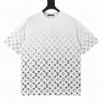 Louis Vuitton 路易威登 满印下幅渐变字母印花T恤 定制280G纯棉精梳面料 透气舒适易清洗 数码印花工艺 老花字母Logo元素看起来非常高级感 超