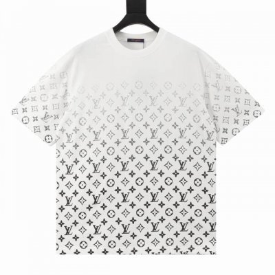Louis Vuitton 路易威登 满印下幅渐变字母印花T恤 定制280G纯棉精梳面料 透气舒适易清洗 数码印花工艺 老花字母Logo元素看起来非常高级感 超
