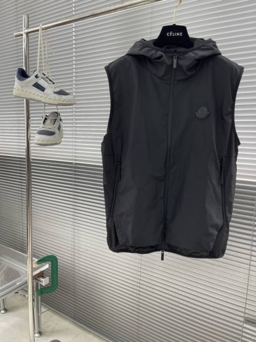 Mon 2025春夏新品马甲 一面世就知道是大爆款！经典的连帽设计 拉链还是用回经典的防水拉链 传统工艺 十分有味道 春夏搭配卫衣T恤十分时尚出色！ 码数：M-