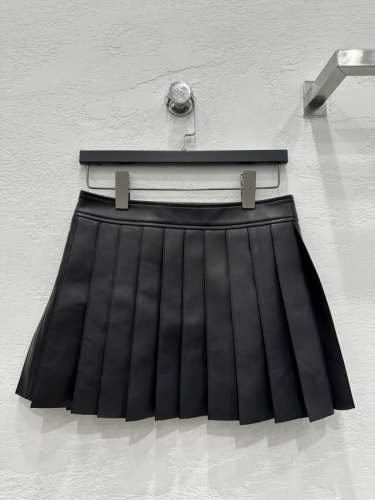 独家首发原单品质Celin*25春夏新品 重工款小羊皮百褶半裙 女神必入单品 进口新西兰100%小羊皮 减龄学院风气质 压褶裙摆甜美复古风美到没朋友 前后任意两