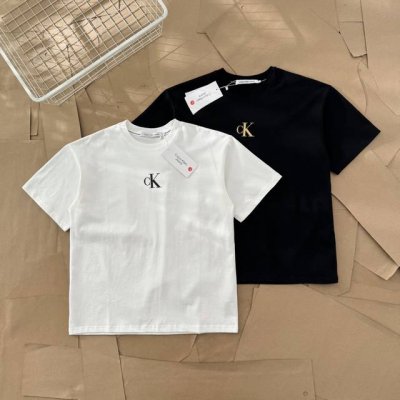 calvin Klein Ck夏季中间黑金标字母印花短袖T恤 502 -面料采用280G双纱爽滑棉，双纱的质感加上爽滑手感，面料整体重磅舒适，细节还原原版一比一