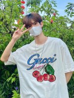 gucci 古驰 23Ss官方新款油画樱桃情侣短袖 商品参数 采用260克双砂面料 三针五线做工 领口包包边条 今年火爆的品牌 看到了就忍不住要自留一件 正确纹