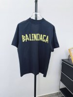 p110 款号D135 -Balenci*Ga 巴黎新款黄胶带绷带印花短袖T恤 毋庸置疑又是今年的一大爆款 第一时间购入原版打版 前幅胶带字母采用进口康丽机直喷